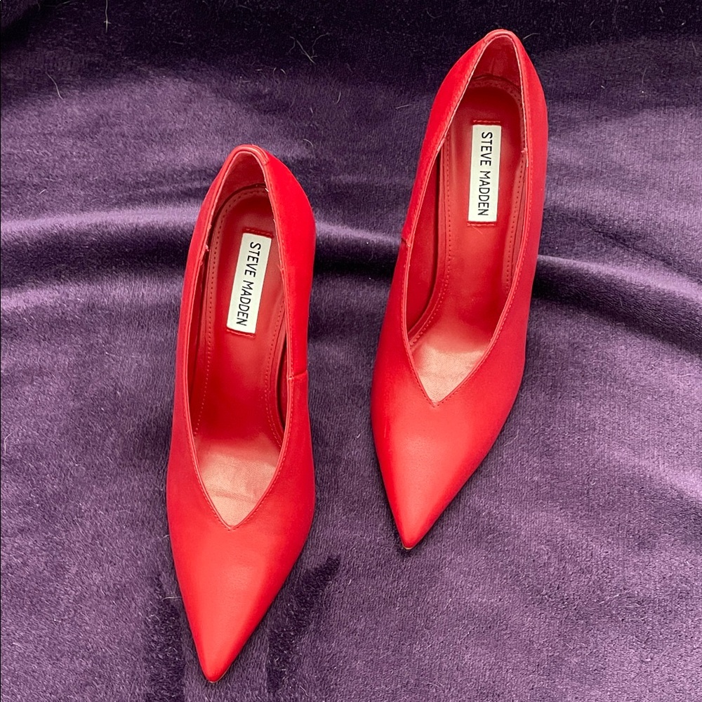 NWOB Steve Madden Bold Red Heels Sz 9
